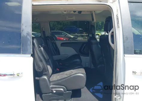 2016 Chrysler Town & Country Limited z USA, uszkodzony, nr VIN 2C4RC1JGXGR150259